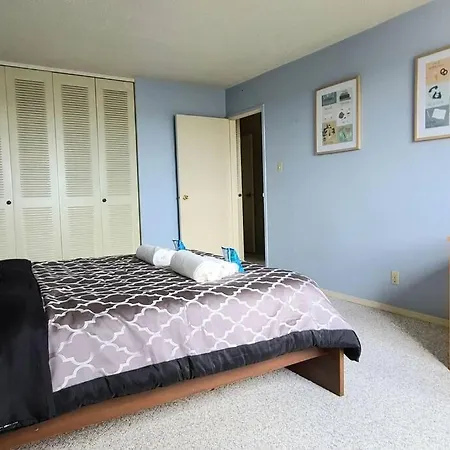 Right Next To West Edmonton Mall With Free Parking Exterior photo