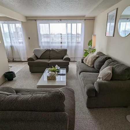 Right Next To West Edmonton Mall With Free Parking Exterior photo