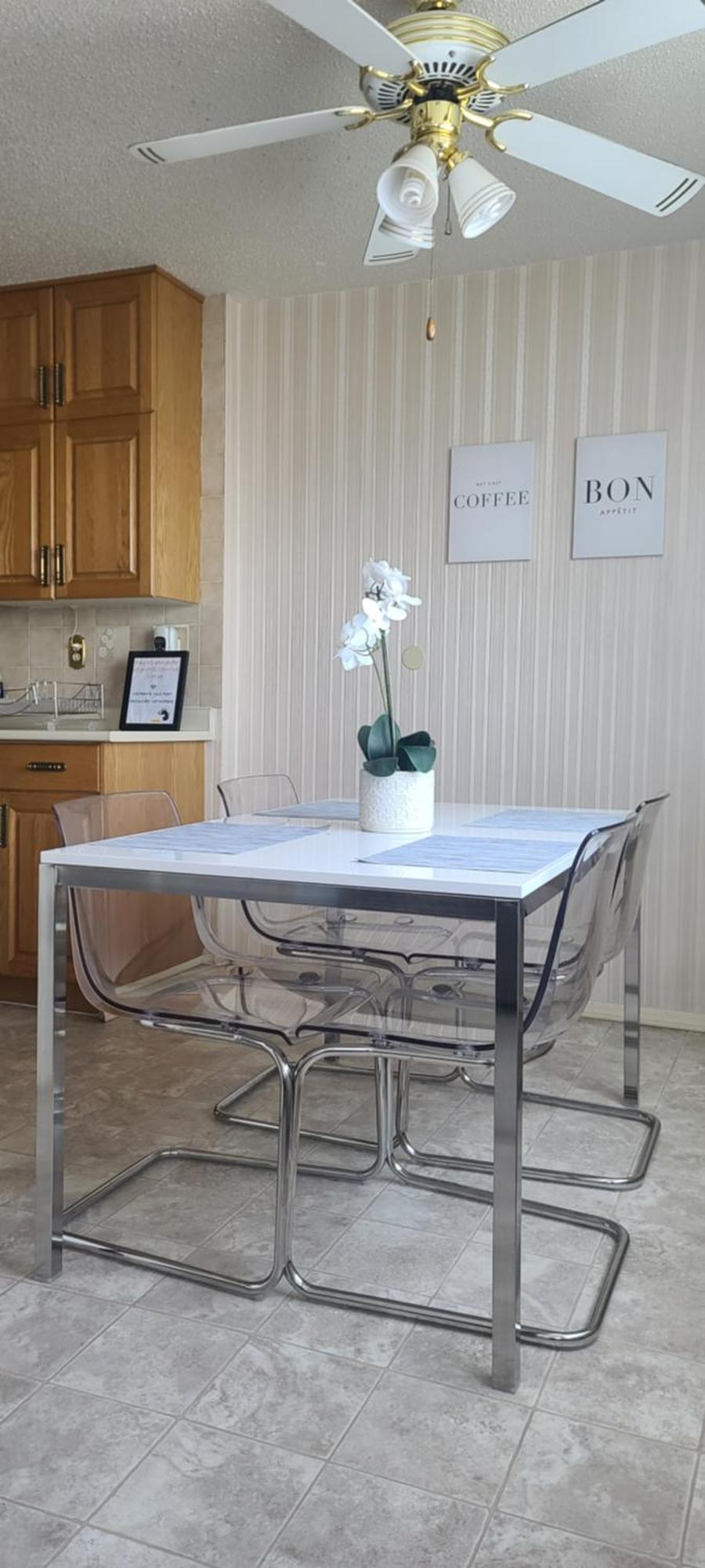 Right Next To West Mall With Free Parking Apartment
